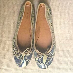 TAN & NAVY LEATHER FAUX SNAKESKIN BALLET FLATS SIZE 40